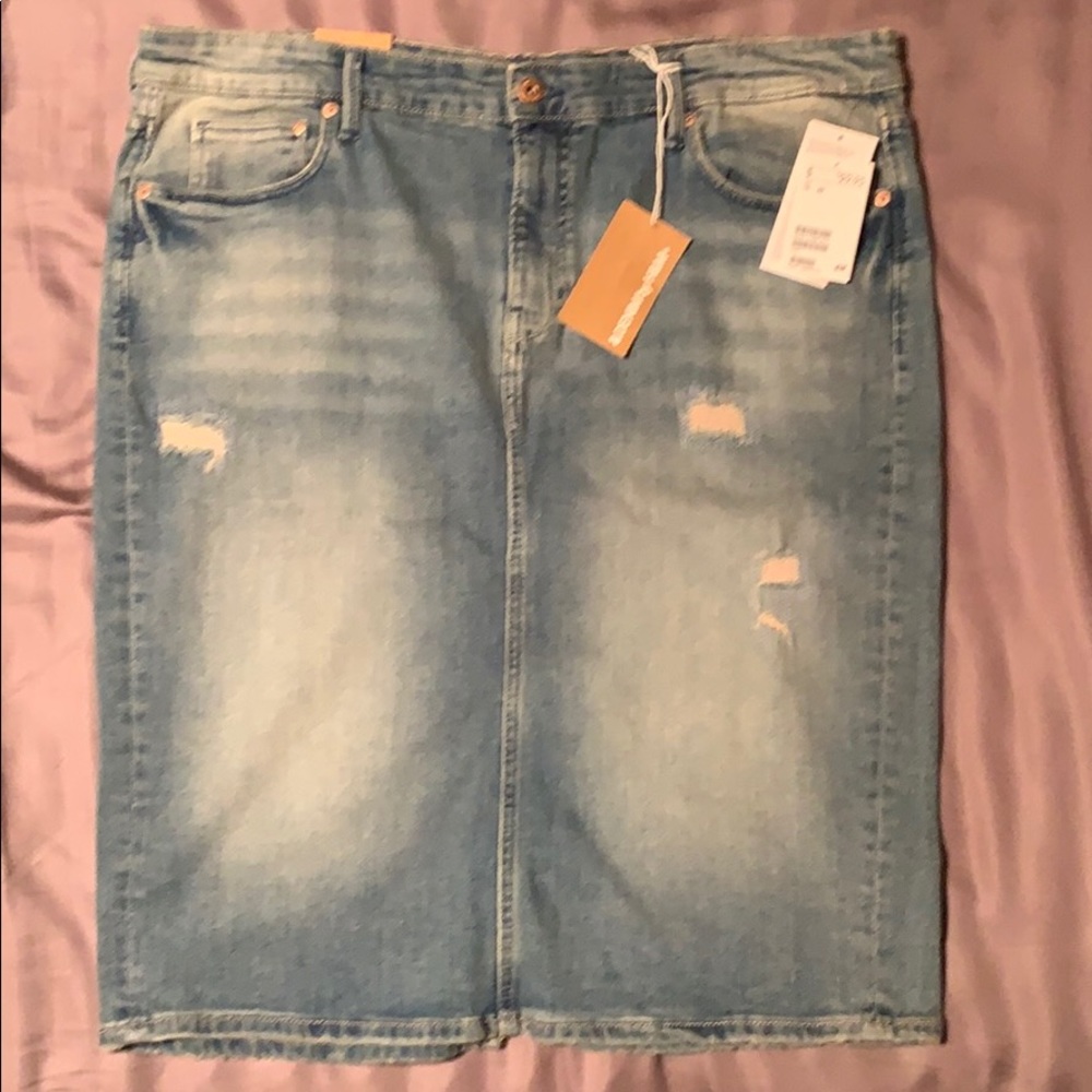 New with tags H&M jean skirt